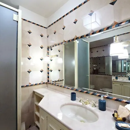 Carducci Luxury Апартаменты *